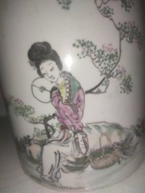 手绘人物提梁壶筒子一个，可做笔筒