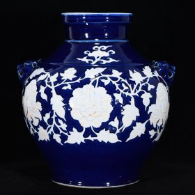 元霁蓝釉刻缠枝牡丹兽头罐，高37.5厘米，直径35厘米