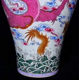 清雍正粉彩描金苍龙教子纹梅瓶尺寸38*25厘米