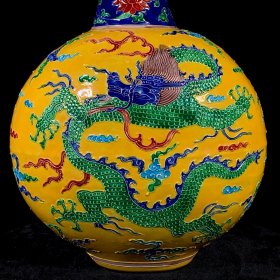 明永乐珐华彩龙纹扁瓶， 高28厘米，最大直径22厘米