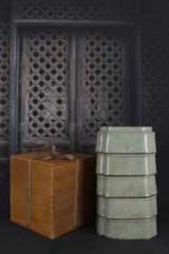 日本回流 南宋官窑青釉套盒五件套 尺寸：单个套盒 高7.5公分 直径17.5公分