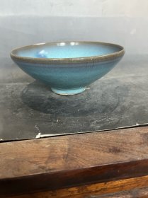 钧窑白胎挂红碗