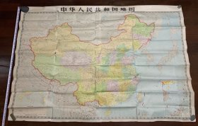 超大中国地图，尺寸163*110厘米，1957年第一版，此地图为1984年山西出版。比例尺：四百万分之一。老旧地图上，折痕很重，部分有破，具体见图。