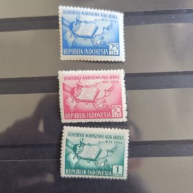 Y311印度尼西亚印尼邮票1956年5月26日 亚洲和非洲学生会议，万隆. 手持火炬，书和地图非洲和南亚 新 3全 一枚有脱胶，如图