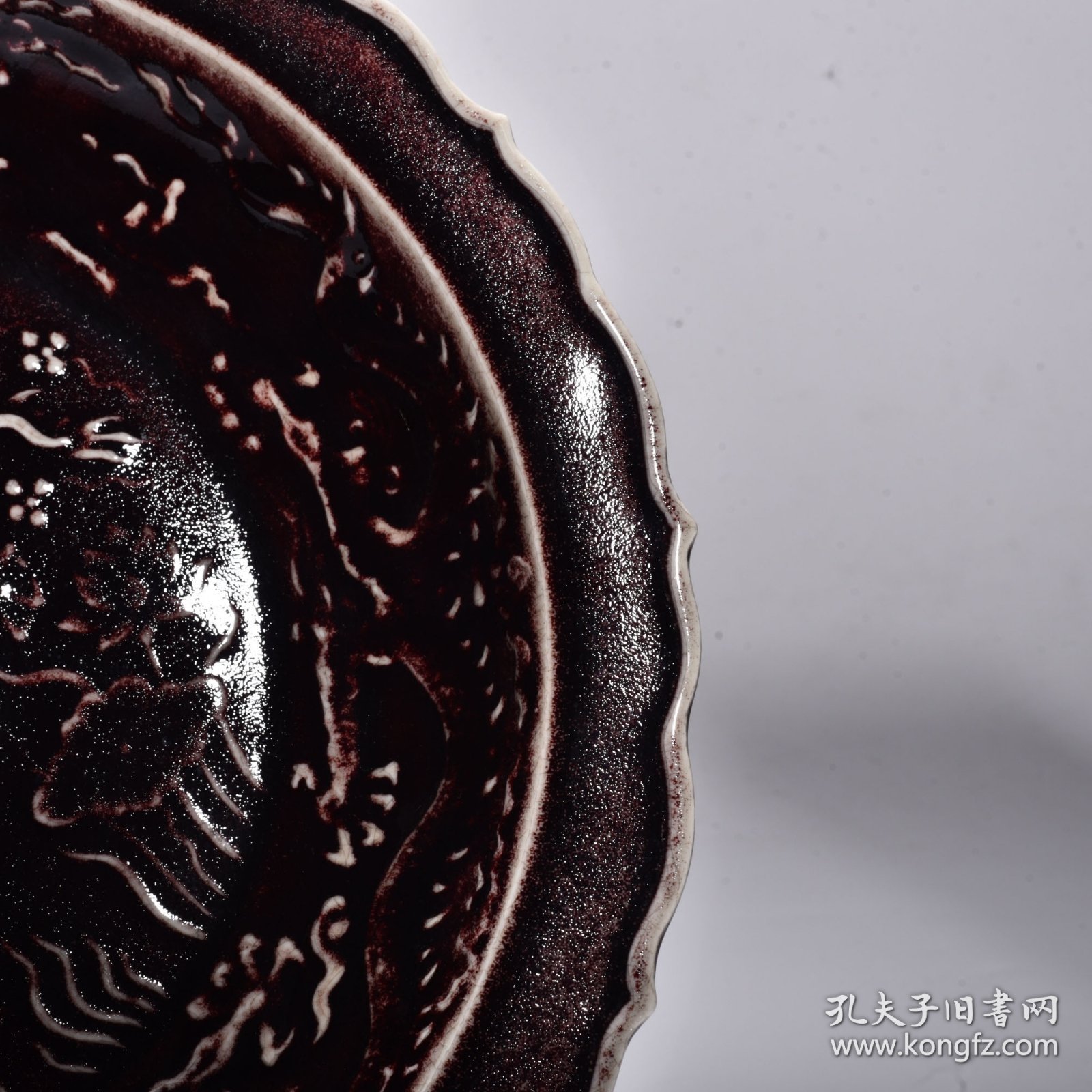 旧藏 元祭红釉雕刻云龙纹菱口折沿盘 高5厘米 宽34厘米