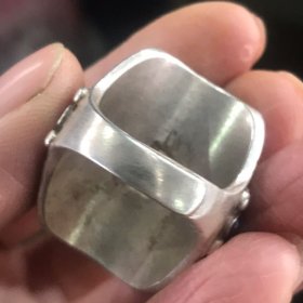 古玩收藏玉石老气包浆和田玉旧藏镶嵌莲花佛字戒指转运指环