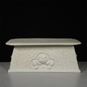 定窑白瓷浮雕刻瑞兽陶瓷枕