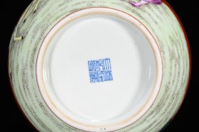 清乾隆年粉彩麻姑献寿纹尚瓶31*18m