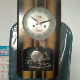 老挂钟《金杯》纯铜机芯，正常使用。看好拍售后不退。沈阳市钟厂。