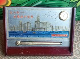 九七年——“优秀党员”九七香港回归祖国纪念，保存完整，品相如图带有表和笔，品相如图，包老保真