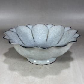 宋代官窑冰片莲花碗（6.5×18cm）