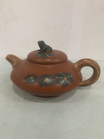 紫砂壶宜兴紫砂呱呱来财茶壶茶具，做工周正，大概300毫升左右容量，低价出售便宜转让，标价实卖价，易碎物品看好再下单，一物一图低价包邮。