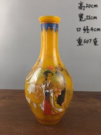 料器人物赏瓶一个，纯手工绘画。画工精细，器型端庄古朴，包浆自然，保存完整，细节如图