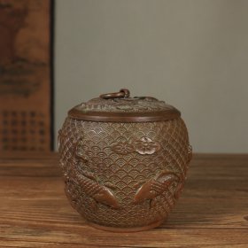 铜鲤鱼茶叶罐 锦鲤嬉水茶叶罐 香炉摆件，品相如图 口径：8.2厘米 腹径：11厘米 高：10.5厘米 重约：850克