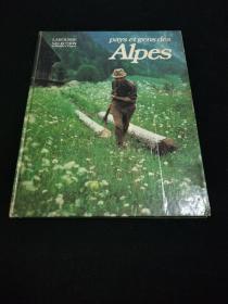 PAYS ET GENS DES ALPES 精装袋护封，应该是法语， 具体语种看图