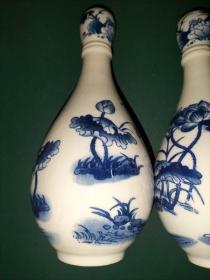 青花仙鹤荷花图案的瓷酒瓶 2个合售 图案非常漂亮