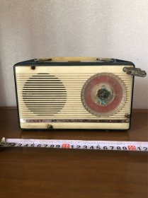 黄山65-5-A收音机，为人民服务，需要维修，无法正常使用。品相见图。