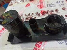 漆画烟具，塑胎漆器。一套四件。