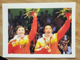 4151奥运冠军 羽毛球名将 杜倩 于洋 签名照片一张（20.5－15cm）