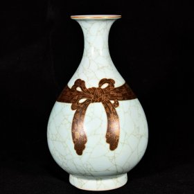 大清雍正年制天青釉描金纹片绶带纹玉壶春瓶 高16.3径11厘米1