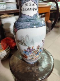 889.八十年代广东大埔高陂印花/八仙人物花瓶（定烧）。