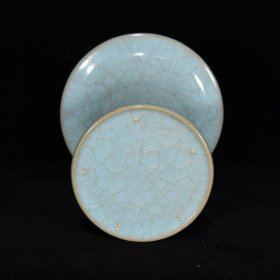 汝窑冰裂纹花觚,15×11厘米