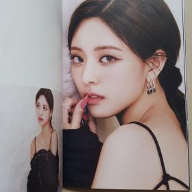 《Cheshire》是韩国女子演唱组合ITZY演唱的歌曲，收录于同名专辑《CHESHIRE》中 （附光盘）