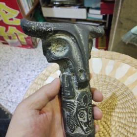 高29cm民俗工艺品 泥塑工艺品摆件【黑色泥塑摆件上面有人物，牛头，鱼等图案】图片为实拍，品相以图片为准