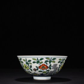 明成化斗彩湖石花卉纹碗 高6.8厘米 宽15.5厘米