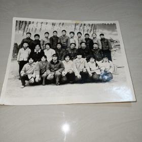 黑白照片:小学毕业留念合影（1986年）