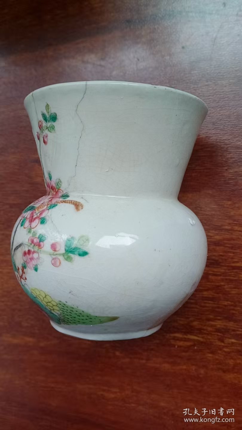 民国洪宪粉彩渣斗标本，品相尺寸如图自定吧。