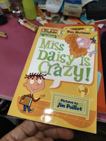 My Weird School #1: Miss Daisy Is Crazy! 疯狂学校#1：黛西小姐疯了！