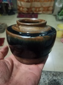 清代磁洲窑小黑釉罐，保存完好，如图所示，高8.5厘米，价优，喜欢的朋友看好抓紧下单，