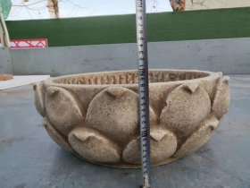 清代汉白玉莲花盆 包浆老辣，样式精美，品相如图