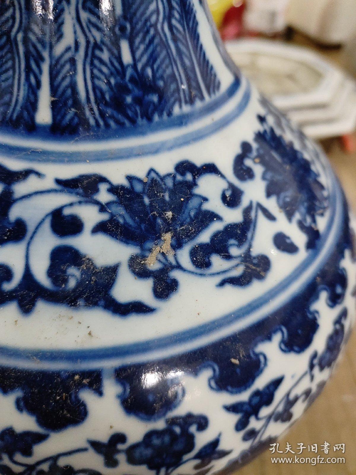 大清乾隆年制青花瓷花瓶，高度约31cm