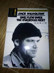 【美国电影】飞越疯人院 One Flew Over The Cuckoo's Nest（1975）（第48届奥斯卡金像奖得奖作品）类型:剧情 导演:米洛斯•福尔曼 Milos Forman 演员:杰克•尼克尔森（Jack Nicholson）丹尼•德维托（Danny DeVito）路易丝•弗莱彻（Louise Fletcher）盒装dvd 测试过可完整播放