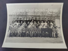 酿酒酿造题材老照片 山东省酿造检化验培训班结业合影留念1984年12月。
