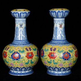 清雍正珐琅彩黄地青花边缠枝花卉纹蒜头瓶 高 25cm 直径 15cm