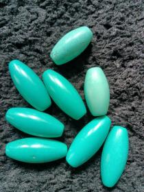 统绿松蓝松石桶珠8个160元2个2*1cm，4个2.5*1㎝，1个2.4*1cm可单卖一个20元