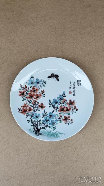 北京工美首饰厂制1986年花鸟瓷盘，有款，作者不详，待查。