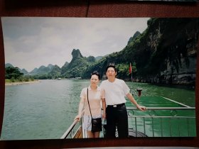 90年代末男女二人桂林旅游照片一张(冠帽山)