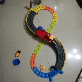 玩具火车和轨道