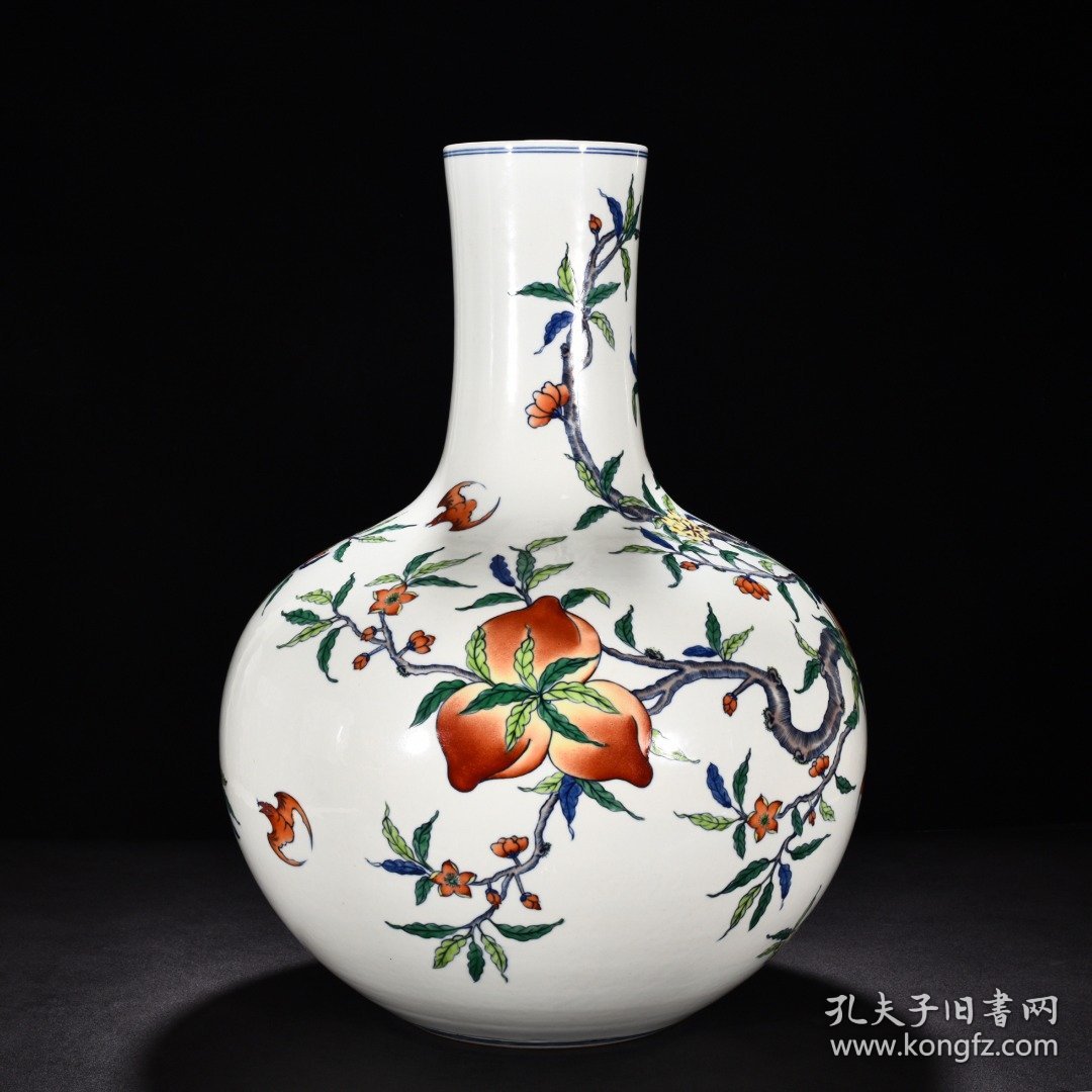 旧藏 清雍正斗彩五福捧寿福寿纹天球瓶 高52.5厘米 宽33厘米