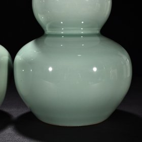 清乾隆粉青釉葫芦瓶 高37.5厘米 宽20厘米