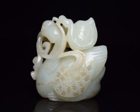 和田玉鹅如意 规格: 4.9×5.7×2.9厘米 重 89克。 玉质温润细腻，沁色自然，刀功老道，皮壳包浆一流，雕刻生动，线条流畅，品相完美！