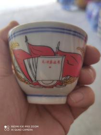 红色物建题材茶具