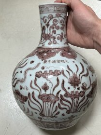 釉里红天球瓶