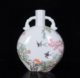 清雍正珐琅彩花鸟纹扁瓶；27x20.5厘米