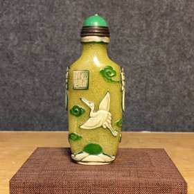 琉璃雕刻鼻烟壶，重75克