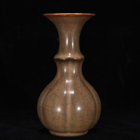 宋哥窑包口瓶，高19厘米，直径10厘米，